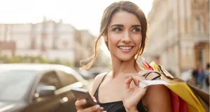 девушка с покупками